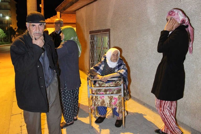 Yangına Uykuda Yakalanan Ev Sakinlerini Vatandaşlar Kurtardı
