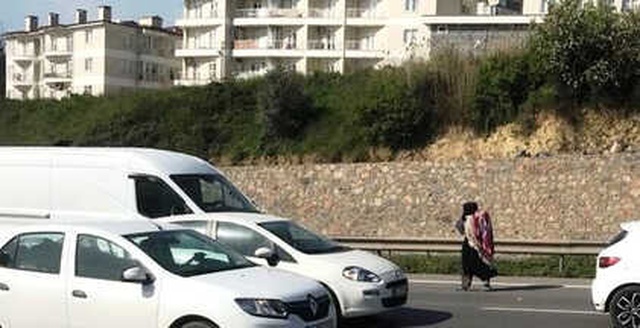 Zabıta Oyunu Bozdu! Yastığa <a class='keyword-sd' href='/bebek/' title='Bebek'>Bebek</a> Görüntüsü Verip Dilenen Kadın Yakalandı