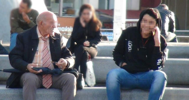 Taksim'de Genç Erkeklere Para Karşılığında Görüşmek İsteyen Yaşlı Sapık Yakalandı Taksim'de Genç Erkeklere Para Karşılığında Görüşmek İsteyen Yaşlı Sapık Yakalandı