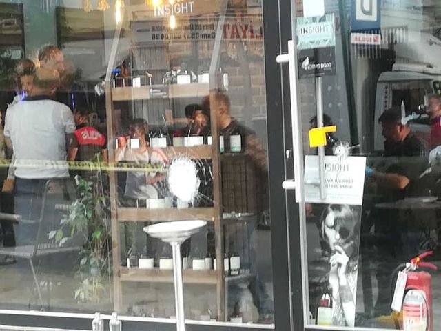 Yapılan Saçı Beğenmeyen Kadın, Yakınlarıyla Birlikte Kuaförü Tüfekle Bastı