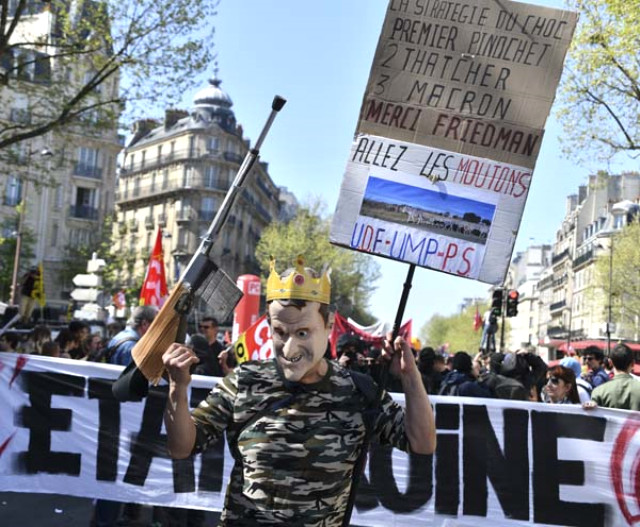 Fransa'da Hükümetin Politikalarını Protesto İçin On Binlerce Kişi Sokaklara Döküldü