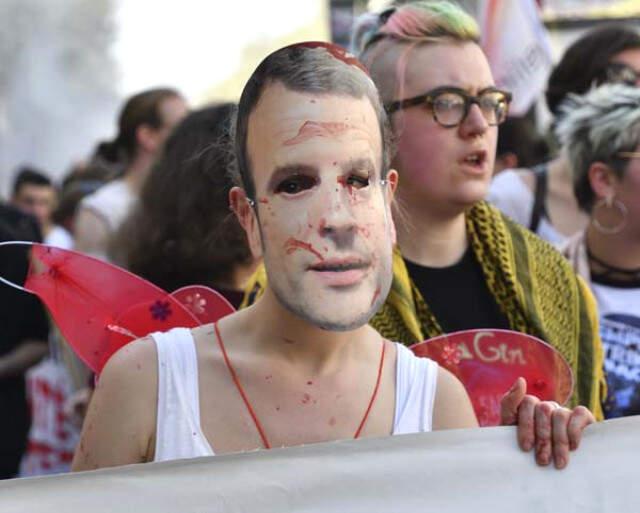 Fransa'da Hükümetin Politikalarını Protesto İçin On Binlerce Kişi Sokaklara Döküldü