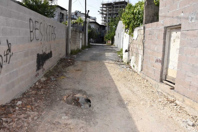 Tarsus'ta Gizemli Kazının Yapıldığı Alan Çökmeye Başladı