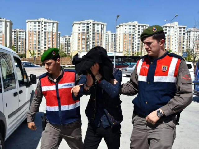 Oğluyla Birlik Oldu, Kocasını Demir Çubuklarla Döverek Öldürdü