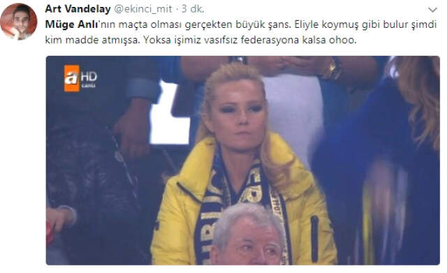 Olaylı Derbi Sonrası Maçı Tribünden İzleyen Müge Anlı Sosyal Medyada Gündeme Oturdu