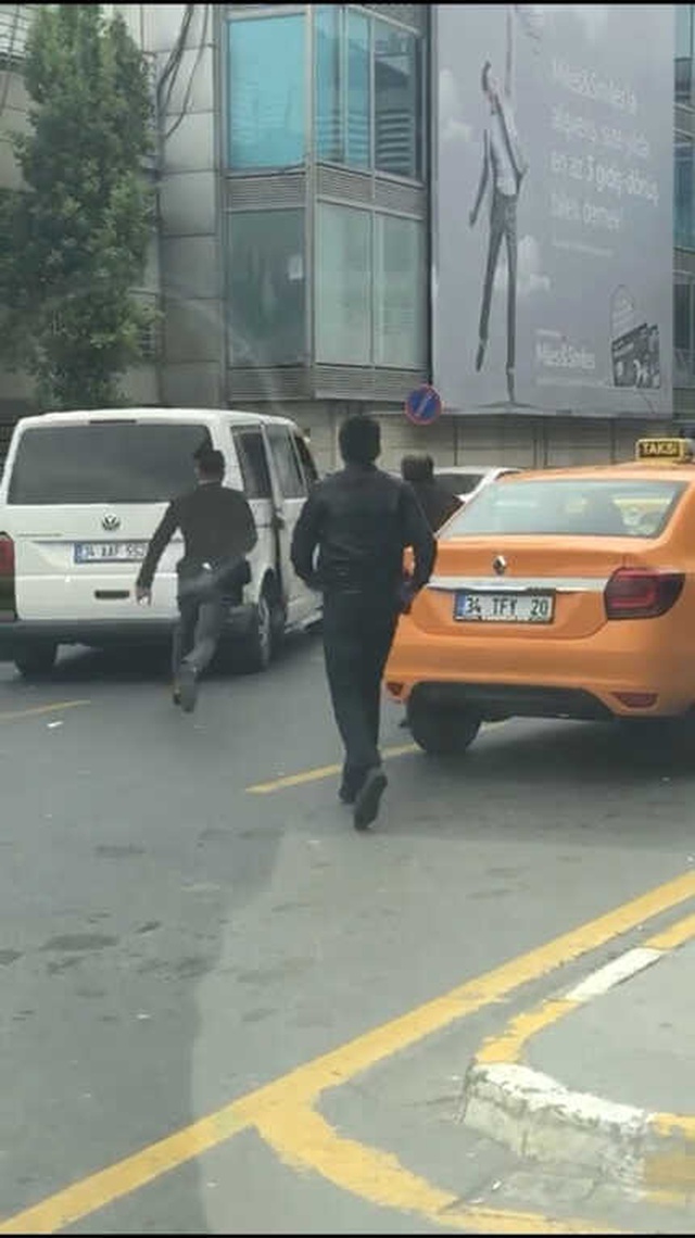 Atatürk Havalimanı'nda UBER Aracına Saldırdılar