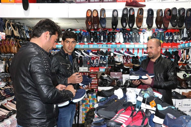 Lastik Ayakkabı Satarken Fabrikatör Oldular