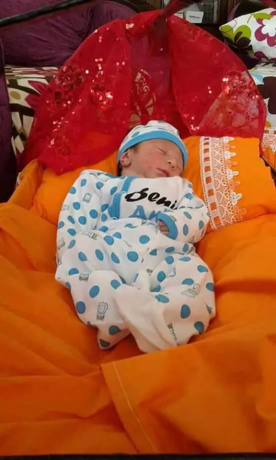 Baba ile 35 Günlük Bebeği Yük Treninin Altında Can Verdi