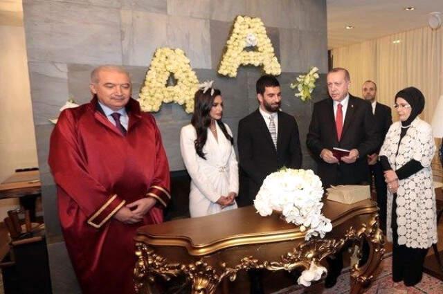 Apar Topar Evliliğin Nedeni Belli Oldu! Arda Turan Baba Oluyor