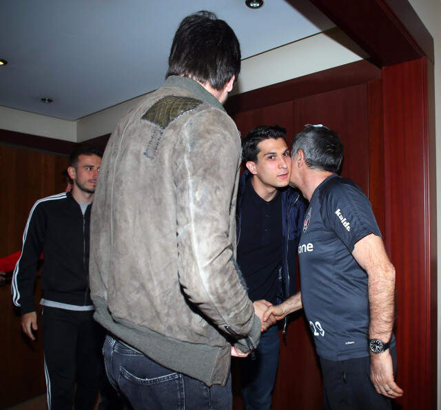 Beşiktaşlı Futbolculardan Şenol Güneş'e Ziyaret