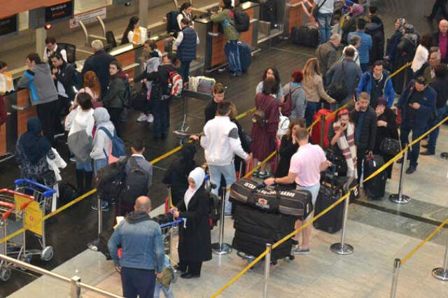 Sabiha Gökçen'de 23 Nisan Yoğunluğu! 450 Bin Yolcu Bekleniyor