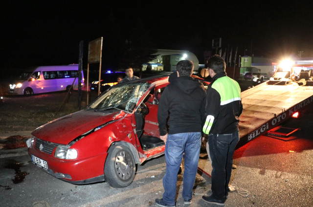 Taziye Dönüşü Feci Kaza! Servis Otobüsü, Otomobili 25 Metre Sürükledi: 3 Ölü, 9 Yaralı