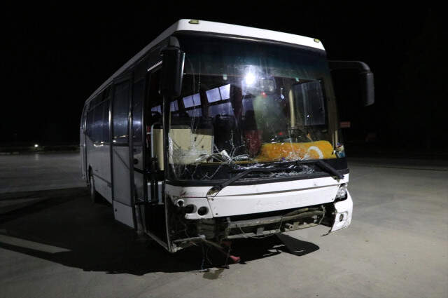 Taziye Dönüşü Feci Kaza! Servis Otobüsü, Otomobili 25 Metre Sürükledi: 3 Ölü, 9 Yaralı