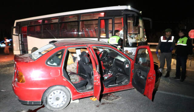 Taziye Dönüşü Feci Kaza! Servis Otobüsü, Otomobili 25 Metre Sürükledi: 3 Ölü, 9 Yaralı