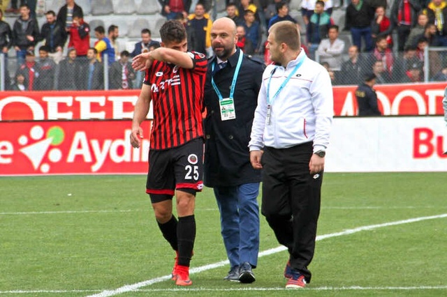 Gençlerbirliği Futbolcusu Alper Uludağ, Osmanlıspor Maçı Sonrası Ağladı