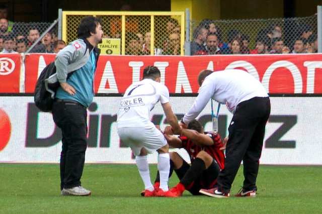 Gençlerbirliği Futbolcusu Alper Uludağ, Osmanlıspor Maçı Sonrası Ağladı