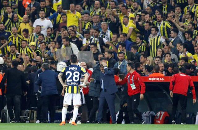 Olaylı Fenerbahçe - Beşiktaş Derbisini Tatil Eden Hakem Mete Kalkavan'ın Raporu Ortaya Çıktı