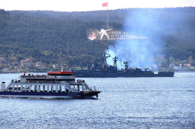 Çanakkale Boğazı'nda Hareketli Saatler! Rus Savaş Gemileri Peş Peşe Geçti