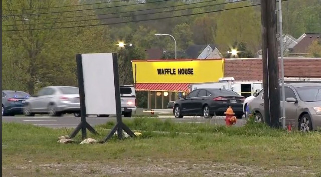 ABD'de Çıplak Saldırgan Waffle Dükkanında Dehşet Saçtı: 3 Ölü, 4 Yaralı!