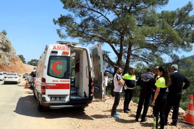 Kahvaltıya Giden Gençlerin Otomobili Uçuruma Yuvarlandı: 1 Ölü, 2 Yaralı