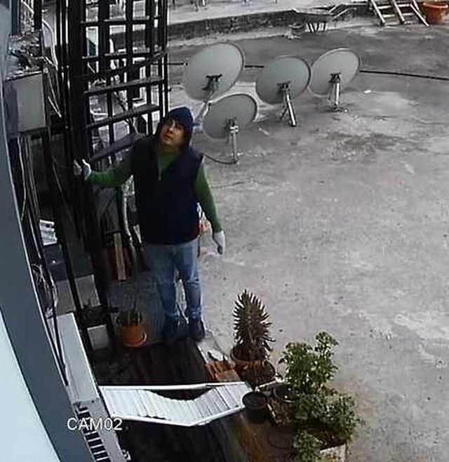 Pişkin Hırsız, İş Yerini Soyduktan Sonra Ayakkabısını Çıkartıp Dinlendi