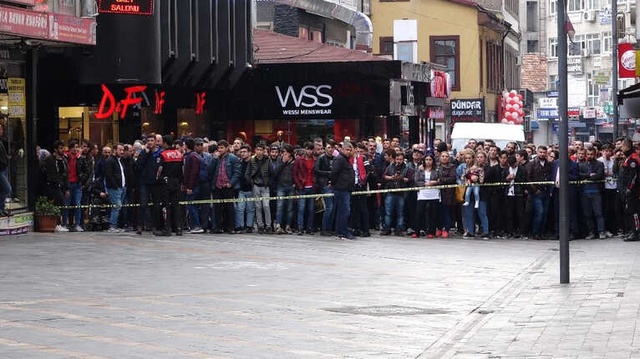 Pompalı Tüfekle Etrafa Rastgele Ateş Açtı! Gencin Korku Dolu Eyleminden Dram Çıktı