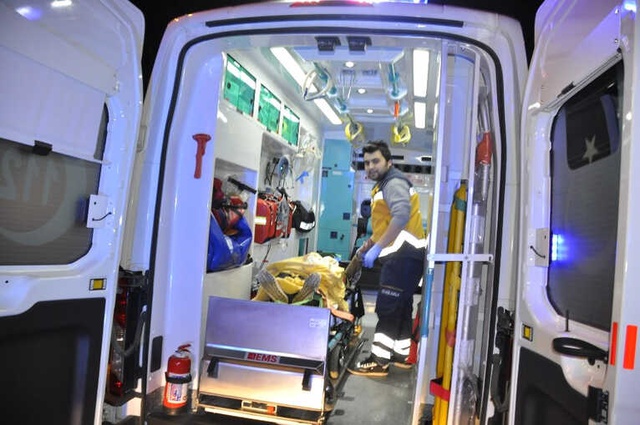 9 Yaşındaki Çocuk Yaralanan Annesinin Elini Bir An Olsun Bırakmadı