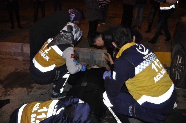 9 Yaşındaki Çocuk Yaralanan Annesinin Elini Bir An Olsun Bırakmadı