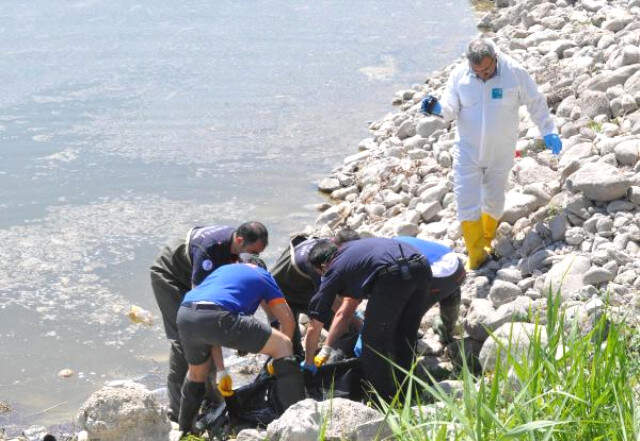 Barajda Su Çekilince, Kayalıkların İçinden Ceset Fışkırdı Barajda Su Çekilince Kayalıkların İçinden Ceset Çıktı