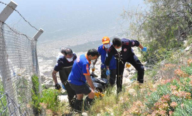 Barajda Su Çekilince, Kayalıkların İçinden Ceset Fışkırdı Barajda Su Çekilince Kayalıkların İçinden Ceset Çıktı