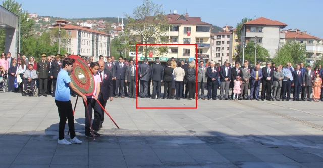 CHP'liler Bartın'da Milli Eğitim Müdürü'nü Sırtlarını Dönerek Protesto Etti!