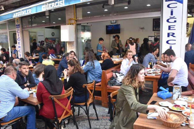 Edirne Turistlerin Akınına Uğradı, Ciğercilerin Önünde Kuyruk Oluştu