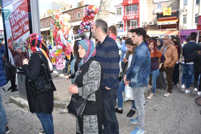 Edirne Turistlerin Akınına Uğradı, Ciğercilerin Önünde Kuyruk Oluştu