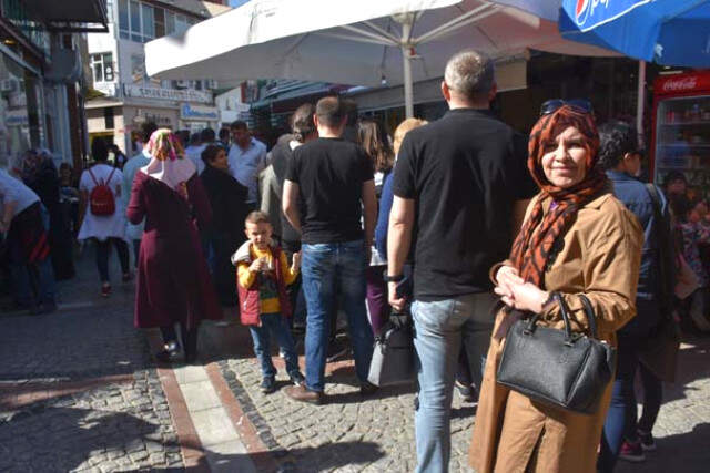 Edirne Turistlerin Akınına Uğradı, Ciğercilerin Önünde Kuyruk Oluştu