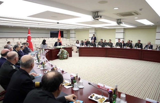 Şehit Kızı Milli Savunma Bakanlığı Koltuğuna Oturdu: İlk İcraat Kadın Rütbeli Sayısını Artırmak