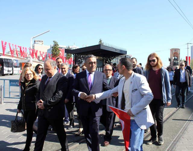 Taksim'deki 23 Nisan Törenlerinde Tanrıkulu'na CHP'li Gençten Tepki: PKK'lı Vekil İstemiyoruz