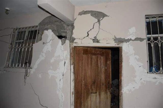 Adıyaman 5,1 ile Sallandı! Depremin Etkisi Gün Ağarınca Ortaya Çıktı, Okullar Tatil Edildi
