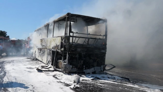 Çanakkale'de 45 Anzak'ı Taşıyan Otobüs Seyir Halindeyken Alev Aldı