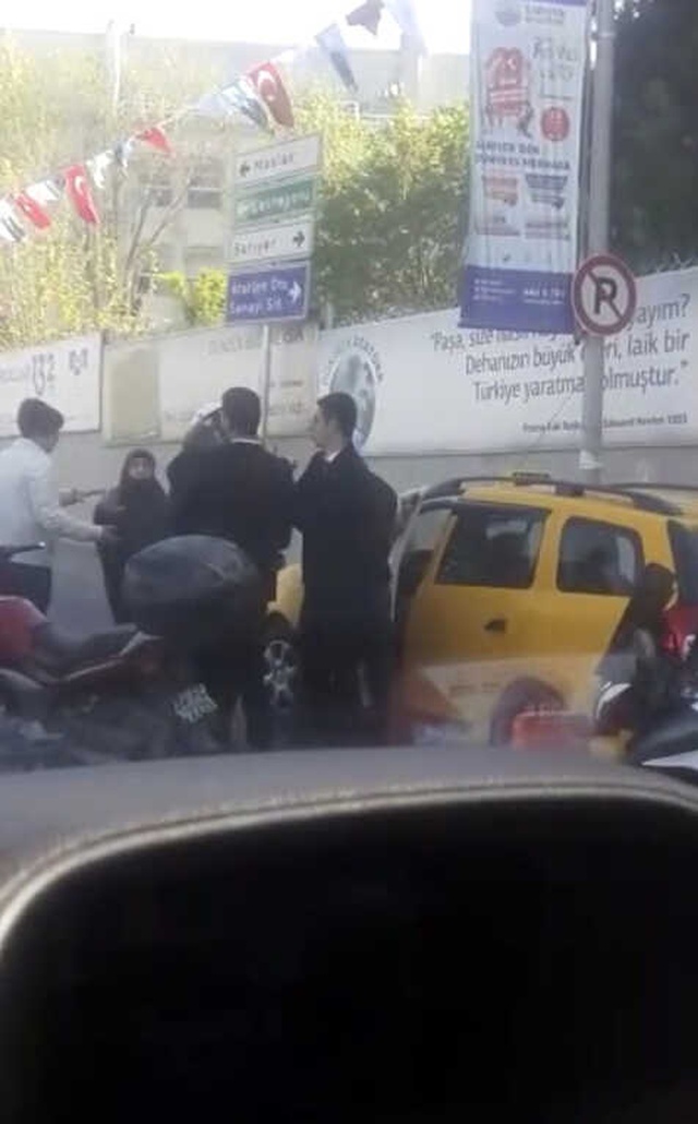 Taksicinin Fazla Para İstediğini İddia Eden Kadın Sevgilisini Çağırıp Taksiciye Saldırttı