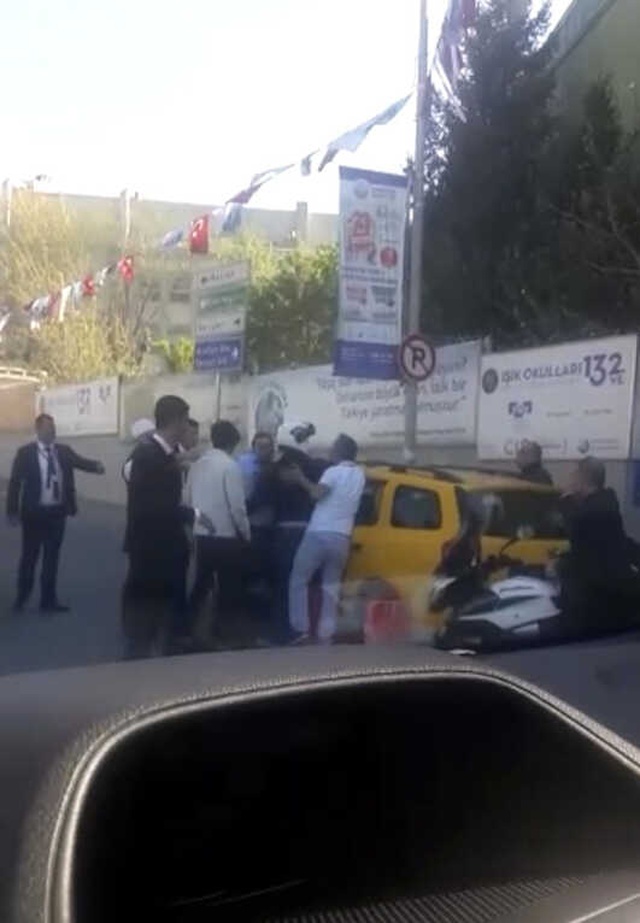 Taksicinin Fazla Para İstediğini İddia Eden Kadın Sevgilisini Çağırıp Taksiciye Saldırttı