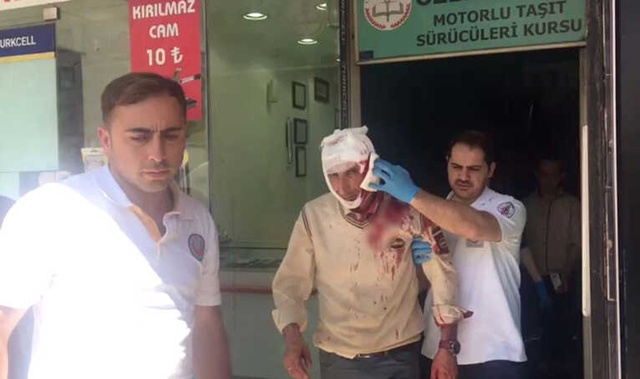 Sevdiği Kızın İş yerinin Camına İsmini Yazdı, Silen Esnafın Kafasını Kırdı