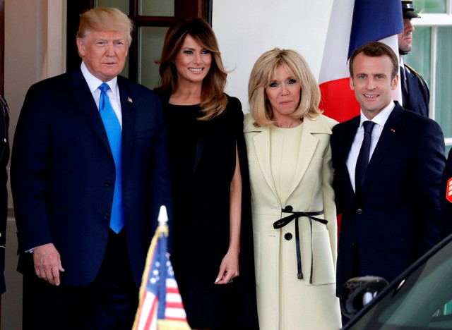 Trump ile Macron Beyaz Saray'ın Bahçesine Ağaç Dikti