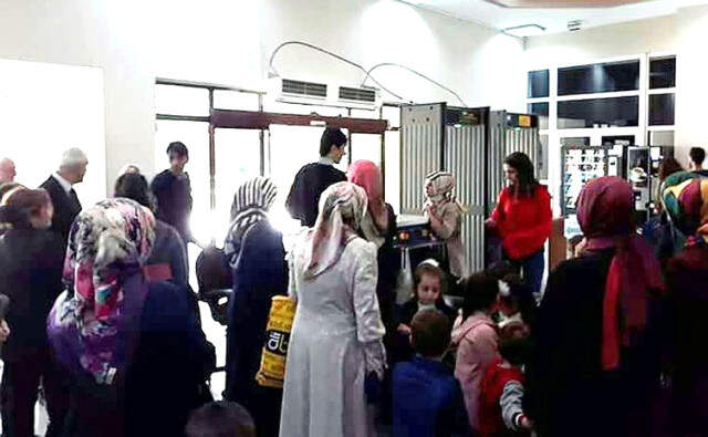 Bedensel Engelliler için Tiyatro Düzenliyoruz Diyerek Yüzlerce Kişiyi Dolandırdılar Bedensel Engelliler için Tiyatro Düzenliyoruz Diyerek Yüzlerce Kişiyi Dolandırdılar