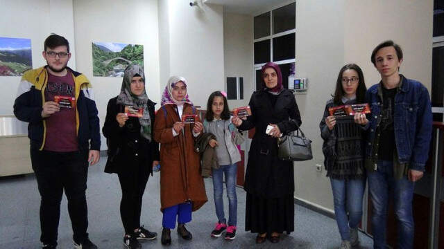 Bedensel Engelliler için Tiyatro Düzenliyoruz Diyerek Yüzlerce Kişiyi Dolandırdılar Bedensel Engelliler için Tiyatro Düzenliyoruz Diyerek Yüzlerce Kişiyi Dolandırdılar