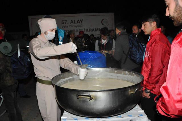  <a class='keyword-sd' href='/canakkale-zaferi/' title='Çanakkale Zaferi'>Çanakkale Zaferi</a>'nin 103. Yılında, 10 Bin Kişi ile 57. Alay'a Vefa Yürüyüşü