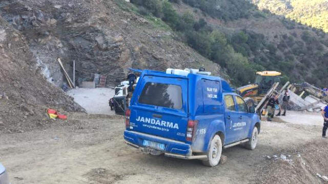 Freni Boşalan Beton Mikseri Devrildi: 2 İşçi Hayatını Kaybetti Freni Boşalan Beton Mikseri Devrildi: 2 İşçi Hayatını Kaybetti