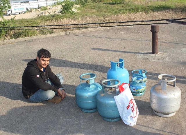 Tüpgaz Çektiği İçin Cezaevine Konuldu! İzne Çıktığı Gün 7 Tüple Su Deposunda Mahsur Kaldı