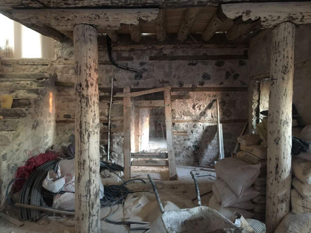 Yer Harput! Görevliler Bir Taşı Çekti, Binlerce Madeni Para Döküldü