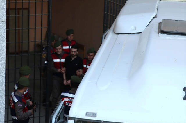 Yunan Askerlerin Tutukluluğuna Devam Kararı Sınırda Yakalanan 2 Yunan Askerinin Tutukluluğuna Devam Kararı Verildi