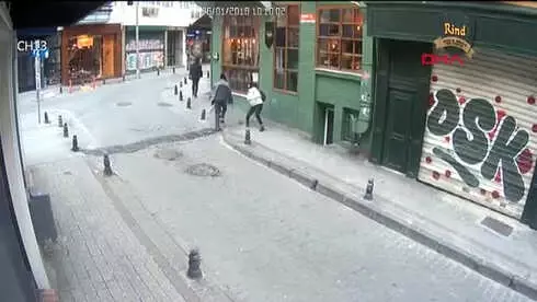 Tanımadığı Bir Magandanın Yumruklu Saldırısına Uğrayan Liseli, Dehşet Anlarını Anlattı